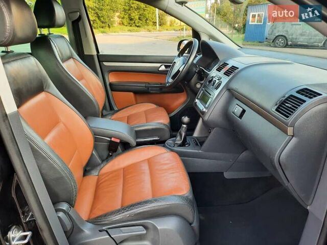 Черный Фольксваген Туран, объемом двигателя 1.6 л и пробегом 213 тыс. км за 8550 $, фото 140 на Automoto.ua