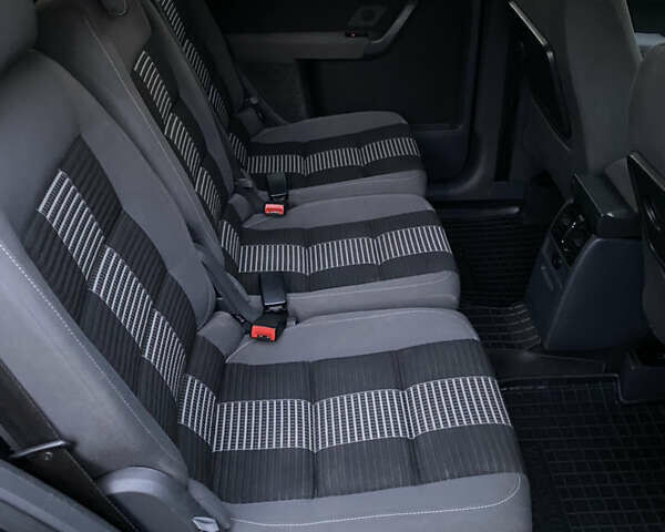 Черный Фольксваген Туран, объемом двигателя 1.6 л и пробегом 261 тыс. км за 7100 $, фото 8 на Automoto.ua