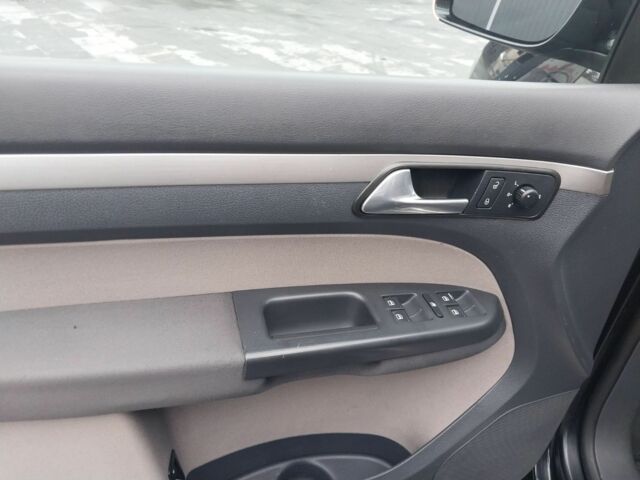 Черный Фольксваген Туран, объемом двигателя 2 л и пробегом 242 тыс. км за 6950 $, фото 19 на Automoto.ua