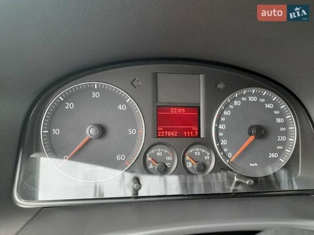 Чорний Фольксваген Туран, об'ємом двигуна 1.9 л та пробігом 255 тис. км за 8300 $, фото 6 на Automoto.ua