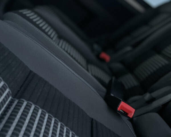 Чорний Фольксваген Туран, об'ємом двигуна 2 л та пробігом 292 тис. км за 8999 $, фото 82 на Automoto.ua