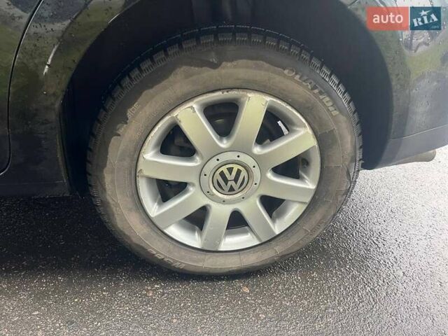 Черный Фольксваген Туран, объемом двигателя 2 л и пробегом 208 тыс. км за 7771 $, фото 20 на Automoto.ua