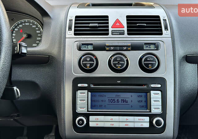 Черный Фольксваген Туран, объемом двигателя 1.6 л и пробегом 176 тыс. км за 8198 $, фото 52 на Automoto.ua