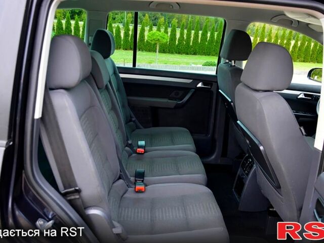 Черный Фольксваген Туран, объемом двигателя 2 л и пробегом 268 тыс. км за 2400 $, фото 8 на Automoto.ua