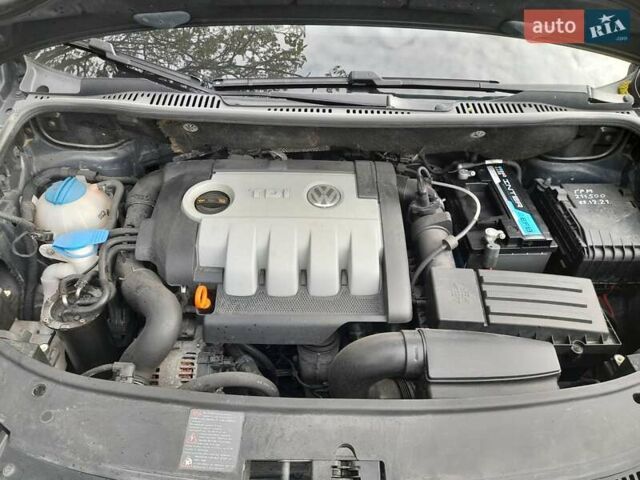 Чорний Фольксваген Туран, об'ємом двигуна 1.9 л та пробігом 255 тис. км за 8300 $, фото 15 на Automoto.ua