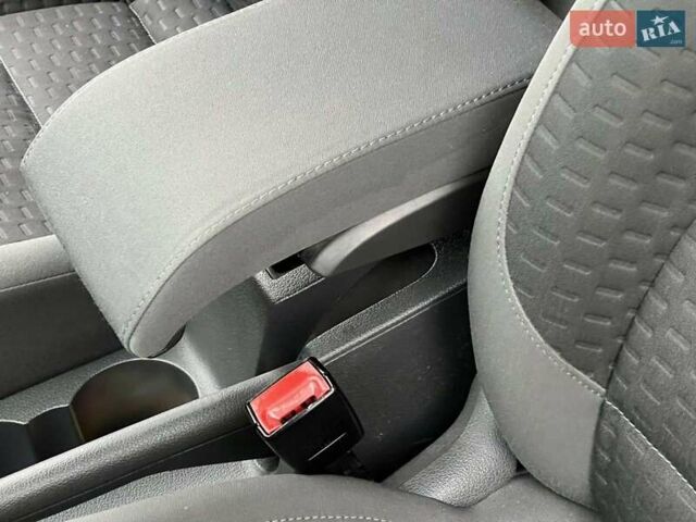 Чорний Фольксваген Туран, об'ємом двигуна 1.6 л та пробігом 147 тис. км за 8350 $, фото 34 на Automoto.ua