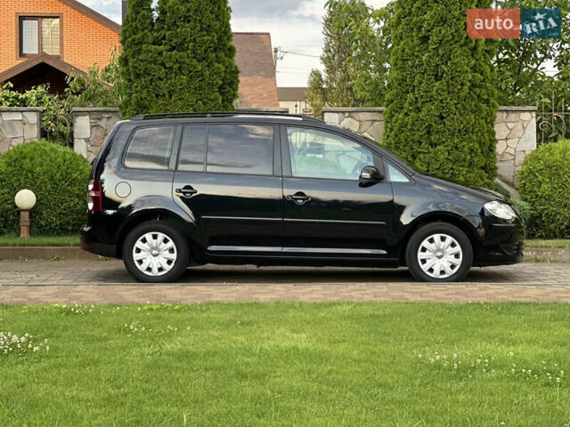 Черный Фольксваген Туран, объемом двигателя 1.6 л и пробегом 220 тыс. км за 7700 $, фото 4 на Automoto.ua