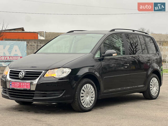 Черный Фольксваген Туран, объемом двигателя 1.6 л и пробегом 193 тыс. км за 7799 $, фото 4 на Automoto.ua