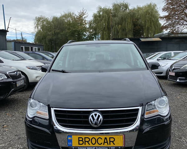 Черный Фольксваген Туран, объемом двигателя 1.6 л и пробегом 185 тыс. км за 8200 $, фото 1 на Automoto.ua