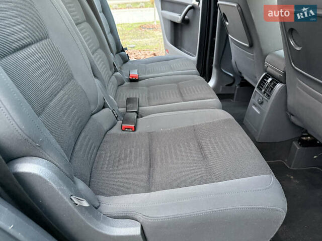 Черный Фольксваген Туран, объемом двигателя 1.4 л и пробегом 210 тыс. км за 5499 $, фото 48 на Automoto.ua