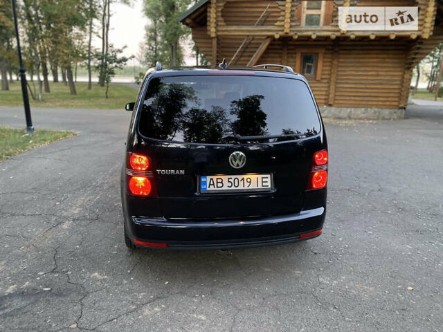 Черный Фольксваген Туран, объемом двигателя 1.6 л и пробегом 261 тыс. км за 7100 $, фото 2 на Automoto.ua