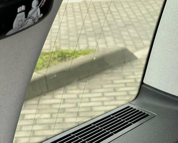 Чорний Фольксваген Туран, об'ємом двигуна 1.6 л та пробігом 147 тис. км за 8350 $, фото 24 на Automoto.ua