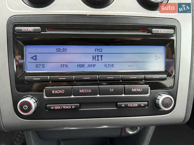 Черный Фольксваген Туран, объемом двигателя 1.4 л и пробегом 227 тыс. км за 7200 $, фото 44 на Automoto.ua