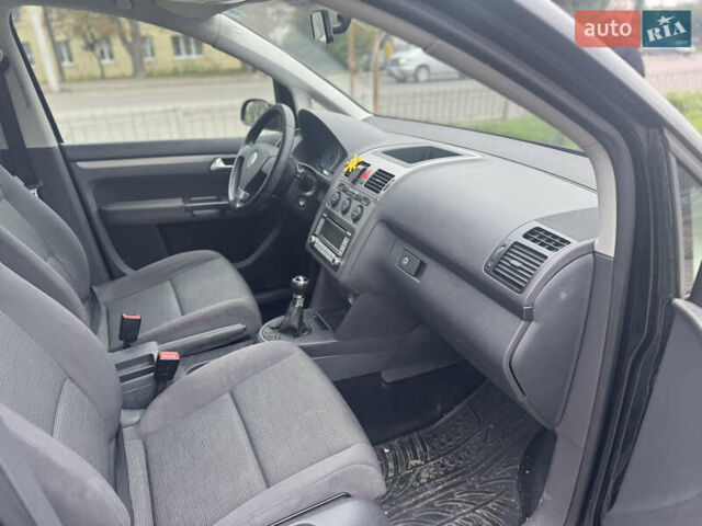 Чорний Фольксваген Туран, об'ємом двигуна 1.6 л та пробігом 260 тис. км за 6299 $, фото 29 на Automoto.ua