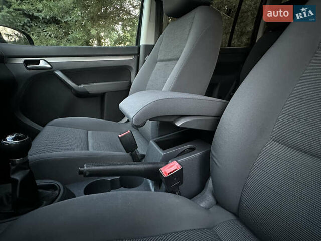 Черный Фольксваген Туран, объемом двигателя 1.6 л и пробегом 220 тыс. км за 7700 $, фото 29 на Automoto.ua