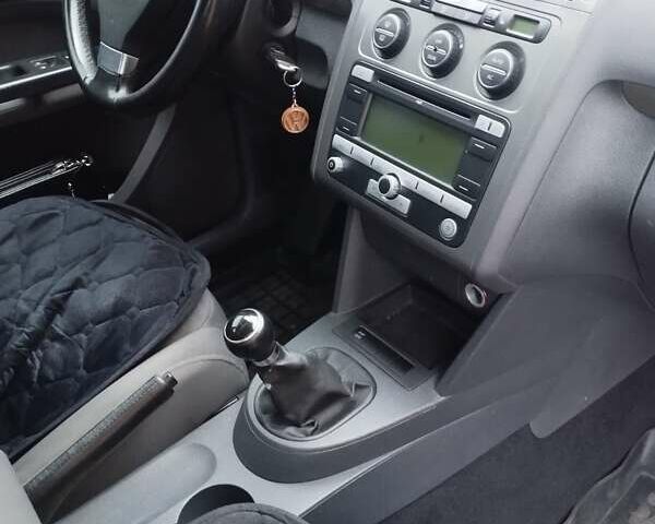 Черный Фольксваген Туран, объемом двигателя 1.9 л и пробегом 293 тыс. км за 7000 $, фото 9 на Automoto.ua