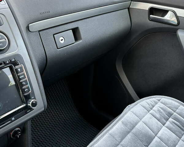 Черный Фольксваген Туран, объемом двигателя 1.39 л и пробегом 191 тыс. км за 8500 $, фото 8 на Automoto.ua