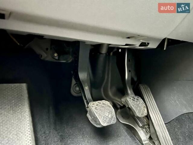 Чорний Фольксваген Туран, об'ємом двигуна 1.6 л та пробігом 221 тис. км за 7750 $, фото 71 на Automoto.ua