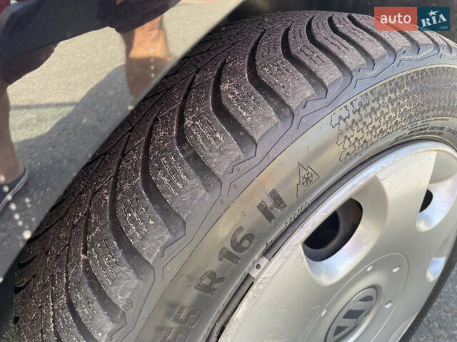 Чорний Фольксваген Туран, об'ємом двигуна 1.4 л та пробігом 192 тис. км за 7500 $, фото 41 на Automoto.ua