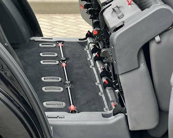 Чорний Фольксваген Туран, об'ємом двигуна 1.6 л та пробігом 147 тис. км за 8350 $, фото 21 на Automoto.ua