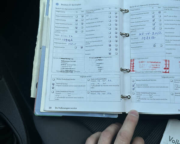 Черный Фольксваген Туран, объемом двигателя 1.6 л и пробегом 220 тыс. км за 7700 $, фото 52 на Automoto.ua