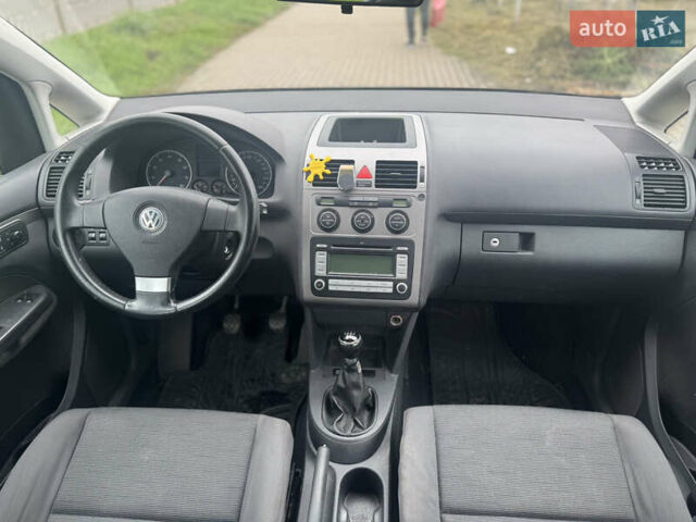 Чорний Фольксваген Туран, об'ємом двигуна 1.6 л та пробігом 260 тис. км за 6299 $, фото 26 на Automoto.ua
