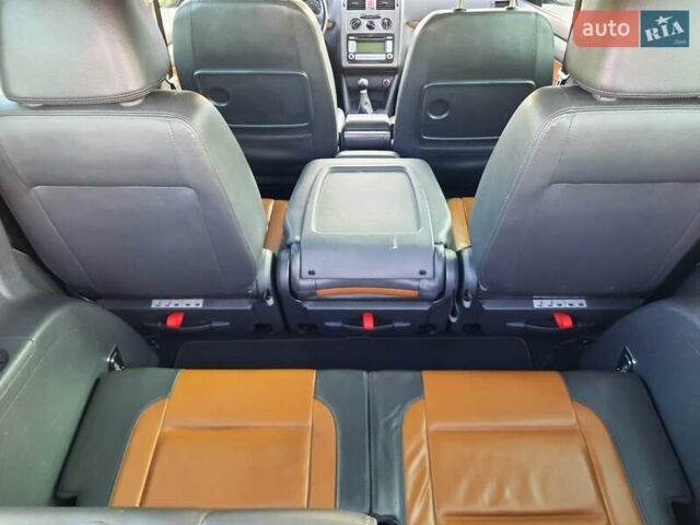 Черный Фольксваген Туран, объемом двигателя 1.6 л и пробегом 213 тыс. км за 8550 $, фото 120 на Automoto.ua