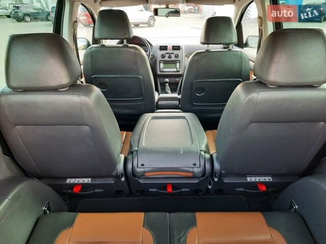 Черный Фольксваген Туран, объемом двигателя 1.6 л и пробегом 213 тыс. км за 8550 $, фото 121 на Automoto.ua