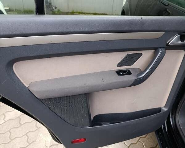 Черный Фольксваген Туран, объемом двигателя 1.6 л и пробегом 222 тыс. км за 7600 $, фото 25 на Automoto.ua