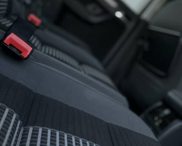 Чорний Фольксваген Туран, об'ємом двигуна 2 л та пробігом 292 тис. км за 8999 $, фото 88 на Automoto.ua