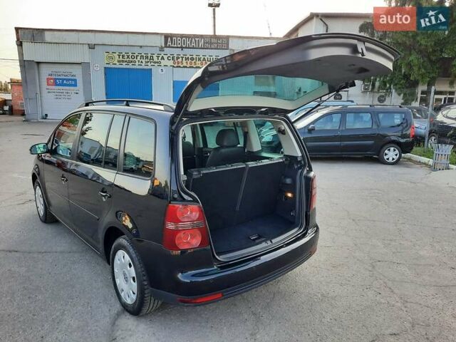 Черный Фольксваген Туран, объемом двигателя 1.6 л и пробегом 213 тыс. км за 8550 $, фото 117 на Automoto.ua