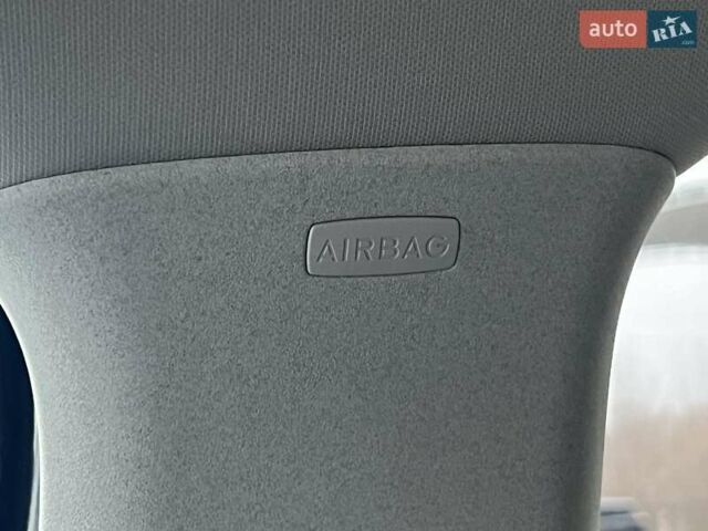 Чорний Фольксваген Туран, об'ємом двигуна 1.6 л та пробігом 147 тис. км за 8350 $, фото 54 на Automoto.ua