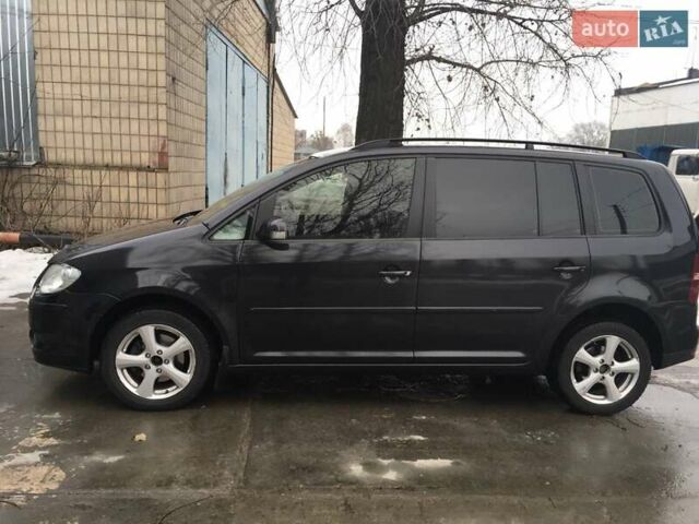 Черный Фольксваген Туран, объемом двигателя 1.9 л и пробегом 435 тыс. км за 6500 $, фото 1 на Automoto.ua
