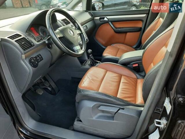 Черный Фольксваген Туран, объемом двигателя 1.6 л и пробегом 213 тыс. км за 8550 $, фото 50 на Automoto.ua