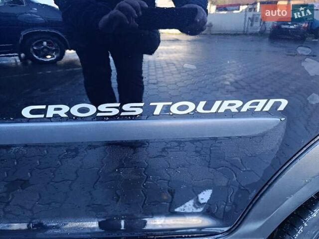 Черный Фольксваген Туран, объемом двигателя 1.6 л и пробегом 222 тыс. км за 7600 $, фото 11 на Automoto.ua