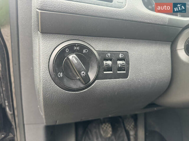 Чорний Фольксваген Туран, об'ємом двигуна 1.6 л та пробігом 260 тис. км за 6299 $, фото 18 на Automoto.ua