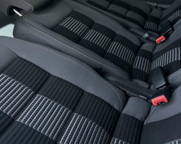 Чорний Фольксваген Туран, об'ємом двигуна 2 л та пробігом 292 тис. км за 8999 $, фото 89 на Automoto.ua