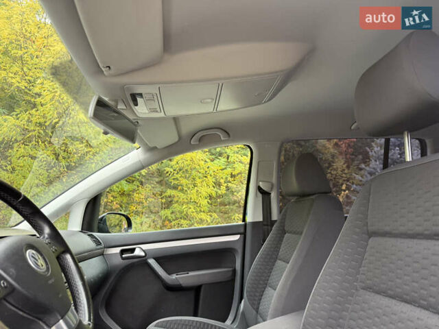 Чорний Фольксваген Туран, об'ємом двигуна 1.6 л та пробігом 200 тис. км за 7950 $, фото 32 на Automoto.ua