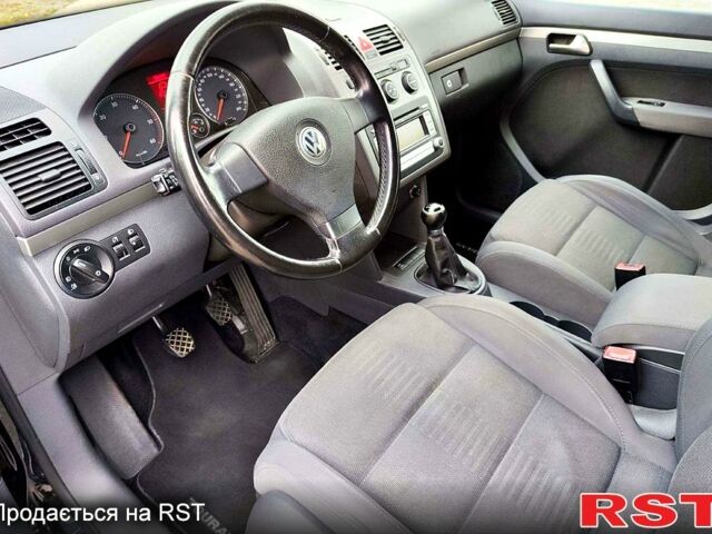 Черный Фольксваген Туран, объемом двигателя 2 л и пробегом 318 тыс. км за 2400 $, фото 9 на Automoto.ua