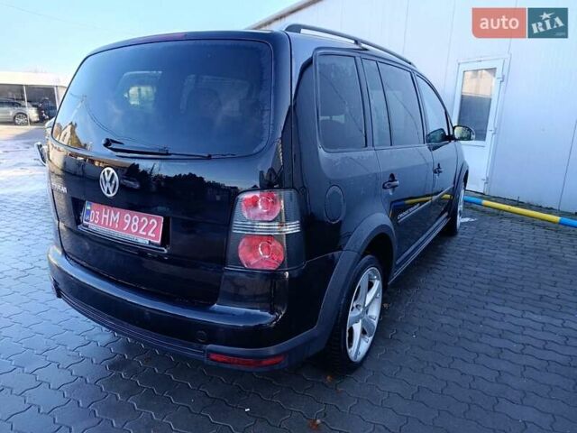 Черный Фольксваген Туран, объемом двигателя 1.6 л и пробегом 222 тыс. км за 7600 $, фото 4 на Automoto.ua