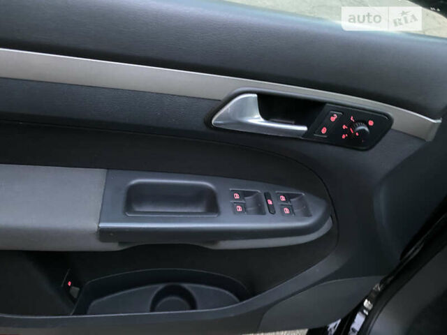 Черный Фольксваген Туран, объемом двигателя 1.6 л и пробегом 261 тыс. км за 7100 $, фото 14 на Automoto.ua