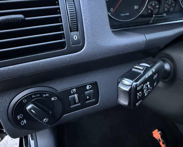 Черный Фольксваген Туран, объемом двигателя 1.4 л и пробегом 224 тыс. км за 6499 $, фото 16 на Automoto.ua