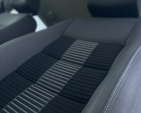 Чорний Фольксваген Туран, об'ємом двигуна 2 л та пробігом 292 тис. км за 8999 $, фото 48 на Automoto.ua