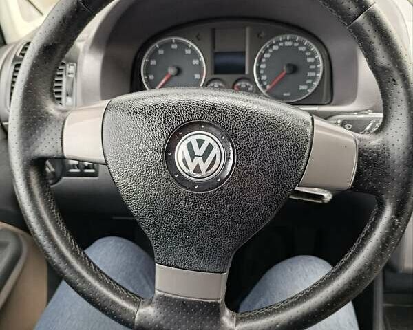 Черный Фольксваген Туран, объемом двигателя 1.6 л и пробегом 222 тыс. км за 7600 $, фото 16 на Automoto.ua