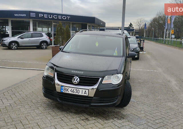 Чорний Фольксваген Туран, об'ємом двигуна 1.4 л та пробігом 330 тис. км за 7000 $, фото 4 на Automoto.ua