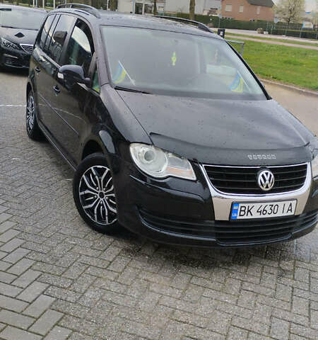 Чорний Фольксваген Туран, об'ємом двигуна 1.4 л та пробігом 330 тис. км за 7000 $, фото 1 на Automoto.ua