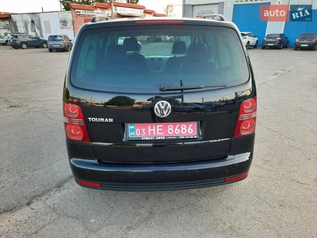 Черный Фольксваген Туран, объемом двигателя 1.6 л и пробегом 213 тыс. км за 8550 $, фото 112 на Automoto.ua