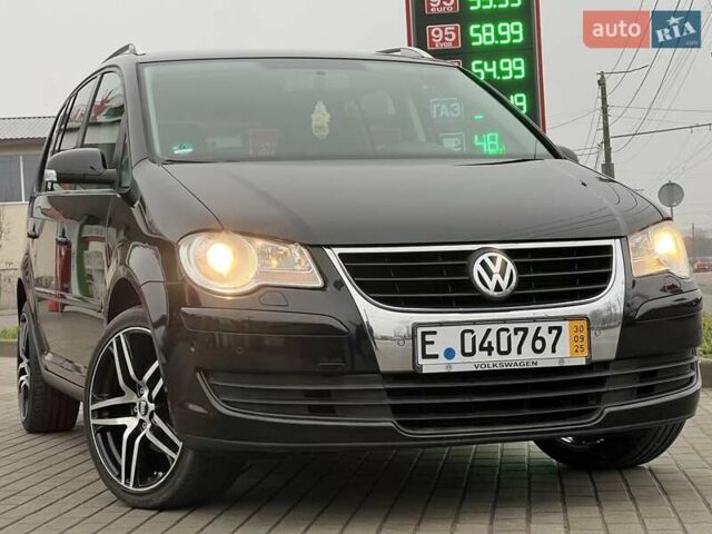 Чорний Фольксваген Туран, об'ємом двигуна 1.6 л та пробігом 147 тис. км за 8350 $, фото 9 на Automoto.ua