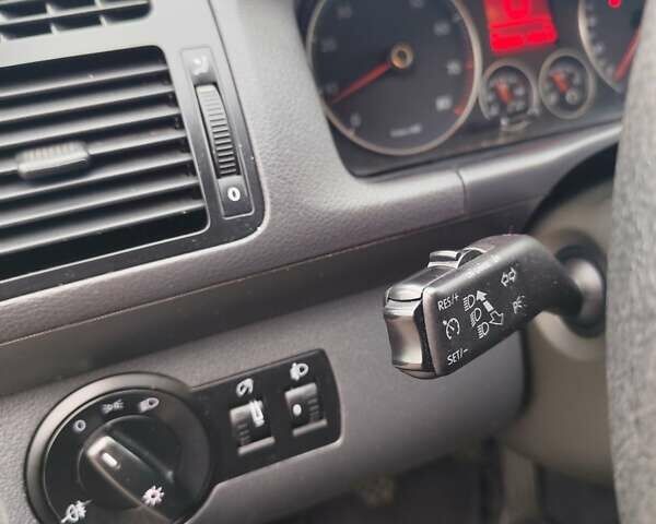 Чорний Фольксваген Туран, об'ємом двигуна 1.4 л та пробігом 194 тис. км за 6600 $, фото 21 на Automoto.ua