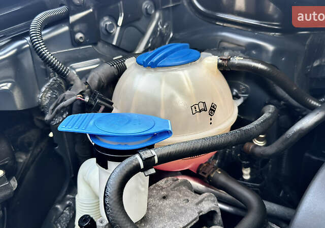 Черный Фольксваген Туран, объемом двигателя 1.6 л и пробегом 176 тыс. км за 8198 $, фото 85 на Automoto.ua